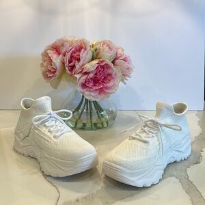 White Knitted Lac Up Sport Sneakers Sz 40. Never worn. Lots of cushion 2”heel.